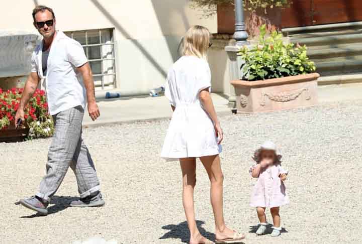 No mesmo ano, engatou  namoro com a atriz Sienna Miller, que conheceu nos sets de 