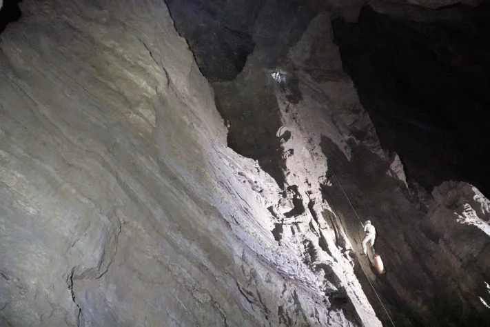 Veryovkina, a misteriosa caverna mais profunda do mundo