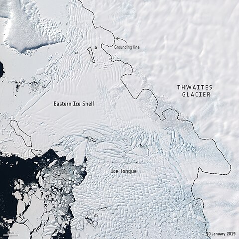 Esse glaciar é o maior do mundo — tem o tamanho do estado americano da Flórida — e também é o mais instável e vulnerável, justamente porque fica numa área em que uma inclinação faz com que as águas do mar causem um derretimento.