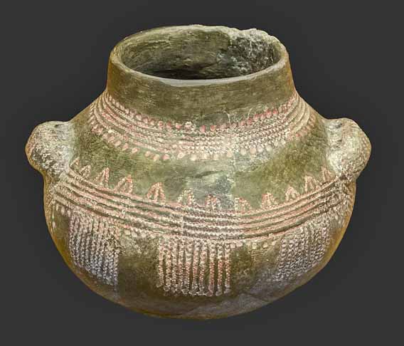 A divisão do trabalho, a construção de aldeias, que seriam organizações sociais e novos meios de transportes surgiram nessa época. Barcos, jangadas e botes possibilitaram a pesca em rios, lagos e mares. O metal começou a ser empregado em algumas aldeias.