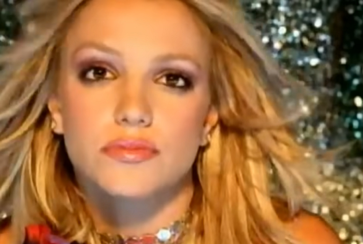 A cantora americana Britney Spears também recorreu à hipnoterapia para largar o vício em cigarros. Ela fez o tratamento em 2011, após fumar durante 10 anos. 