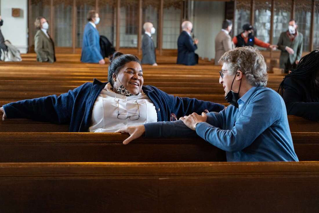 Os Rejeitados (2024) - Dirigido por Alexander Payne, estrelado por Paul Giamatti, Da'Vine Joy Randolph e Dominic Sessa.
Ambientado nos anos 1970, o filme acompanha um professor rabugento, um aluno rebelde e uma cozinheira em uma jornada de autodescoberta durante as férias de Natal. 