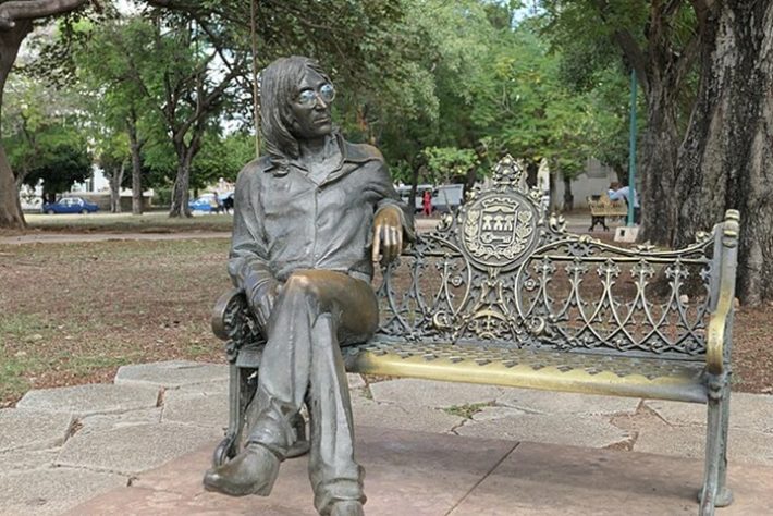 estátuas de famosos