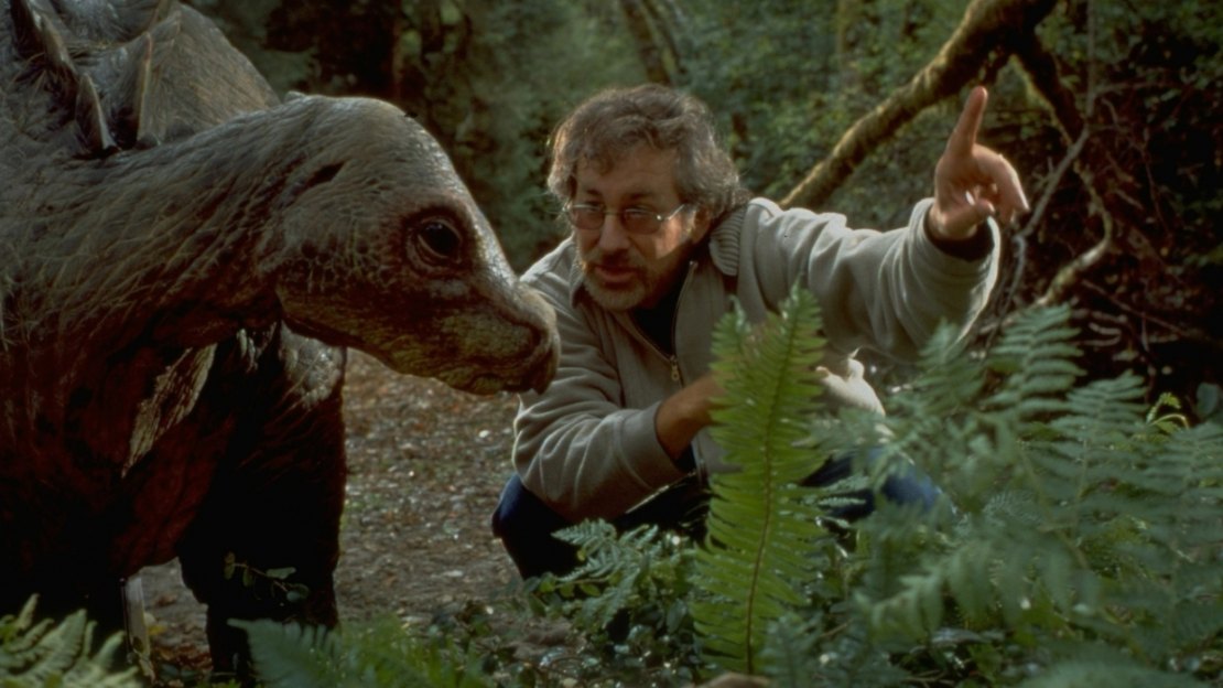 Neste filme, enquanto quase tudo em Jurassic Park foi destruído, seus engenheiros parecem ter um segundo local, onde outros dinossauros estão escondidos.