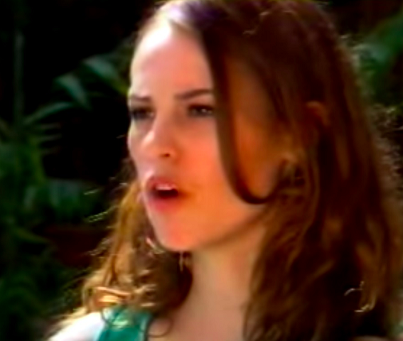 A estreia nas novelas aconteceu no ano de 2004, quando interpretou a vilã Stela na novela 