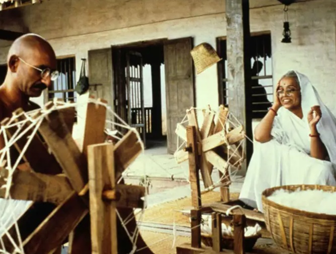 Considerado uma verdadeira lenda do cinema, teatro e TV, Richard Attenborough ganhou o Oscar de 
