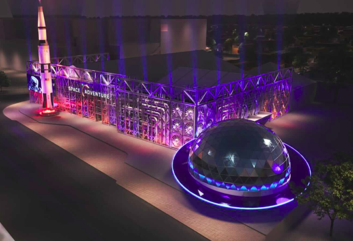 A estrutura conta com um planetário externo, que proporciona ao público uma imersão no cosmos. O espaço foi criado em parceria com o Museu da História Natural de Nova York e tem transmissão em 4k. 

-Divulgação