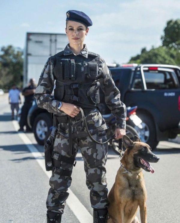 Além disso, Paolla também fez várias séries na Globo, como “Os Amadores” (2007), “Faça sua História” (2008), “Casos e Acasos” (2008), “As Cariocas” (2010), “Afinal, o Que Querem as Mulheres?” (2010), “Tapas e Beijos” (2012) e a mais recente, “Assédio” (2018).