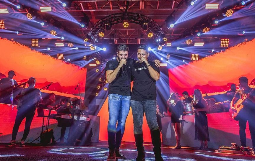 Henrique e Juliano lideraram o ranking de artistas mais ouvidos do Spotify Brasil em 2025 e colocaram três álbuns entre os cinco mais reproduzidos da plataforma. Pelo segundo ano consecutivo, “Manifesto Musical 2” foi o álbum mais ouvido do ano, ao lado de “O Céu Explica Tudo” e “To Be”, que também figuraram no topo das paradas.
-Reprodução Instagram