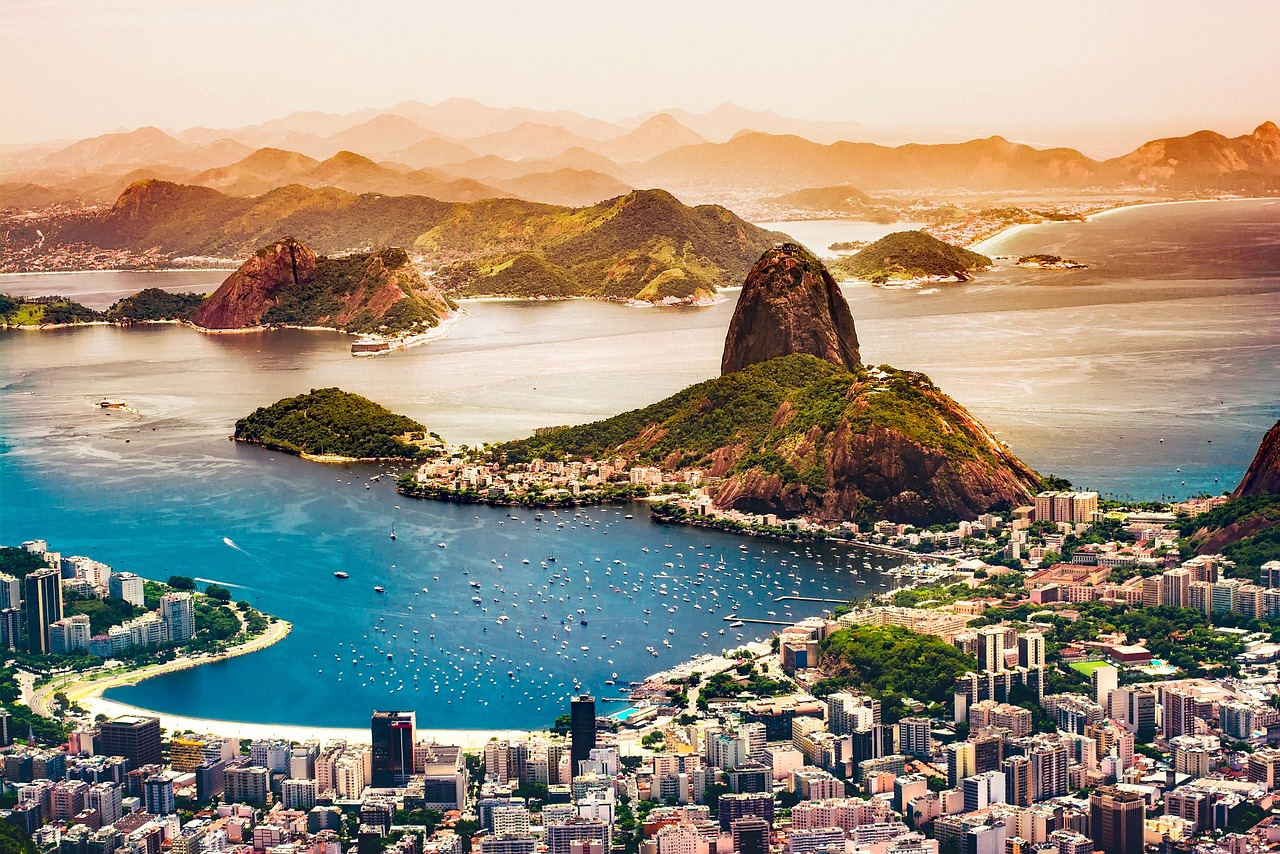 15º - Brasil: Foi o país que mais subiu no ranking, pulando da 42ª colocação na edição passada para o 15º lugar. Os entrevistados deram “notas altas em segurança de viagens para mulheres/pessoas de cor/LGBTQ+ e notas razoáveis ??para segurança contra terrorismo”. 