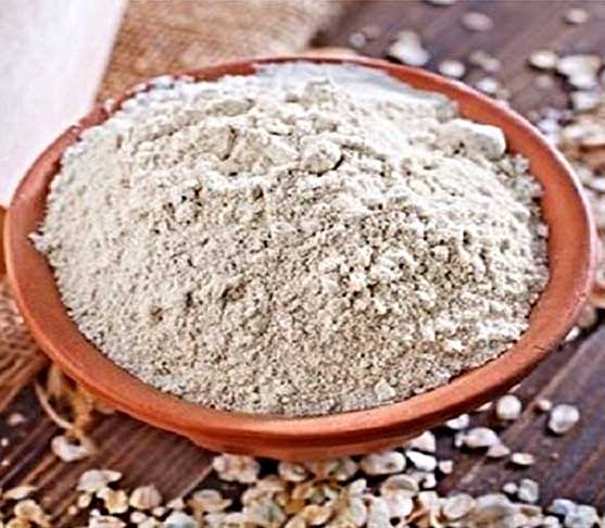 Farinha de Aveia- Possui fibras solúveis que aumentam a saciedade. Contém vitaminas do complexo B e baixo índice glicêmico, a cada 100 gramas possui 404 calorias. Ideal para o uso em panquecas, mingaus, bolos e massas de tortas.