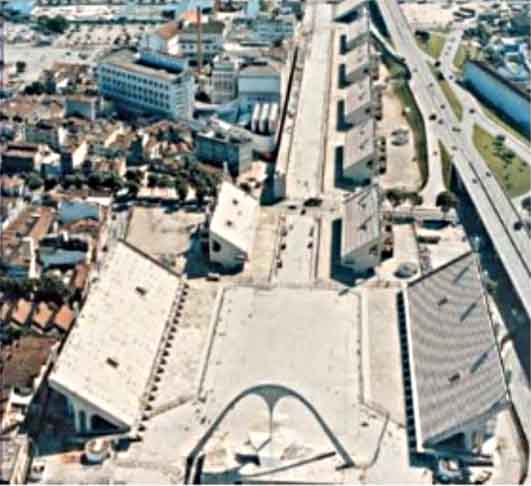 A obra durou 120 dias e foi coordenada pelo engenheiro José Carlos Sussekind e pelo arquiteto João Otávio Brizola, segundo dos três filhos de Leonel. Inaugurada em 1984, com o nome oficial de 