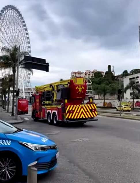 Os bombeiros foram chamados, mas os passageiros já haviam sido retirados em segurança.  A atração voltou a funcionar no dia seguinte, após as verificações necessárias.   