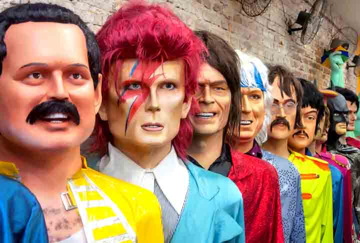Até mesmo mitos do rock'n roll, como Freddie Mercury, David Bowie o quarteto dos Beatles, já foram representados na folia