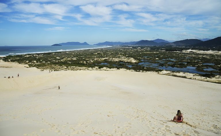 Piscinas naturais atraem turistas a Santa Catarina