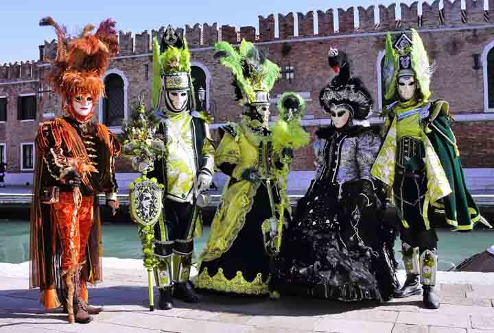 <p>Veneza, na Itália – A festa na cidade do Vêneto, no norte italiano, tem desfiles com dançarinos fantasiados nos famosos canais em gôndolas que tanto encantam os turistas. </p>
