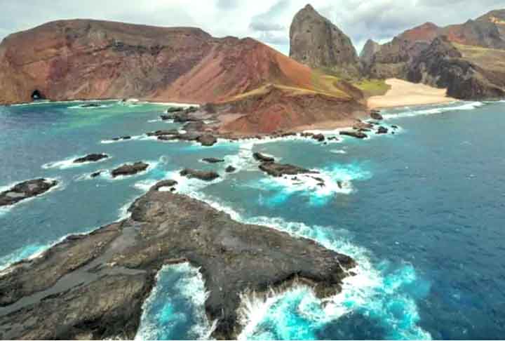 "A Ilha da Trindade é uma importante reserva marinha do Atlântico Sul e a região da praia das Tartarugas é um Monumento Natural no Brasil, ou seja, uma área protegida legalmente e reconhecida pelo valor científico, paisagístico, histórico, cultural, estético, turístico ou ecológico relevante.", frisou.