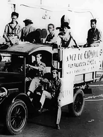 A Voz do Carnaval (1933) - Filmes que se passam no carnaval -