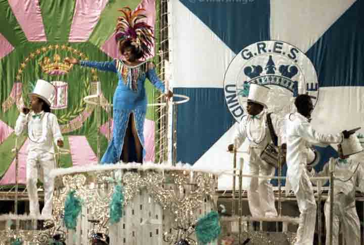 Alcione - Unidos da Ponte - 1994 - Trinta anos antes da homenagem de 2024, a Marrom esteve na Sapucaí. Uma das maiores cantoras do Brasil foi homenageada pela escola de São João de Meriti. Na ocasião, a agremiação ficou em 15º.