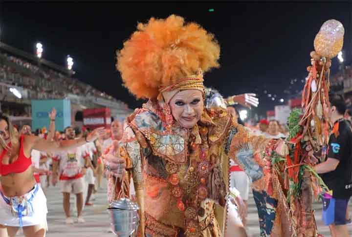 Em janeiro, a Liga Independente das Escolas de Samba (Liesa) organiza os ensaios técnicos na Sapucaí. Com isso, as agremiações têm contato direto com o público, já que o evento é gratuito e faz um teste antes do desfile oficial. As agremiações da Série Ouro, segunda divisão do carnaval carioca, também realizam um ensaio no Sambódromo antes do carnaval. 