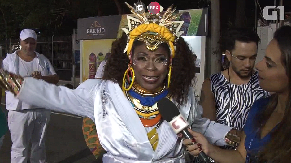 Zezé Motta - Acadêmicos do Sossego 2017 - Símbolo de resistência, Zezé foi homenageada pela escola de Niterói no então acesso, segunda divisão do carnaval carioca. A agremiação, que trocou a alcunha para Acadêmicos de Niterói recentemente, ficou em 11º lugar. 