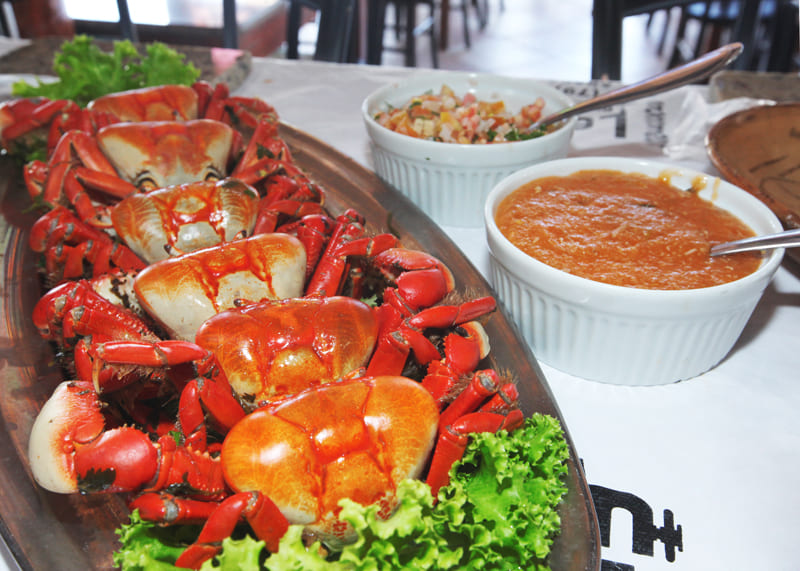 Os pratos com caranguejo são um must para quem visita Aracaju. Fazem parte não apenas do polo gastronômico de Atalaia, mas do dia a dia das famílias, que costumam se reunir nos fins de semana para degustar o crustáceo. 