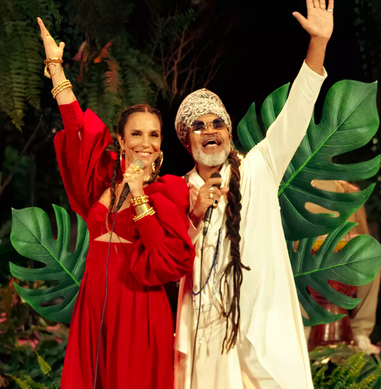 Como cantora principal ou convidada, Ivete também tem parcerias com nomes como Carlinhos Brown, Iza, Harmonia do Samba, Claudia Leitte, Wesley Safadão, entre outros.
