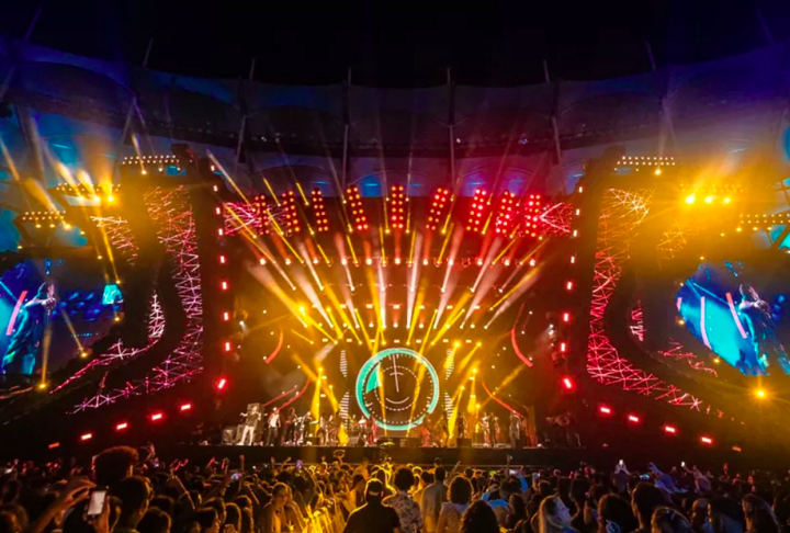 Tem também o Festival de Verão, um evento de música popular que acontece todos os anos no mês de janeiro e reúne grandes artistas nacionais e internacionais.-divulgação