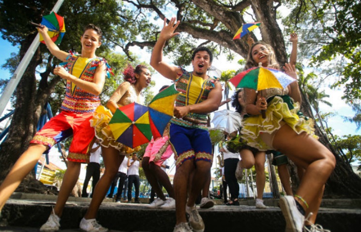 <p>Em 2012, o frevo foi declarado Patrimônio Imaterial da Humanidade pela Unesco, sob a designação “Arte do Espetáculo do Carnaval do Recife”. </p>
