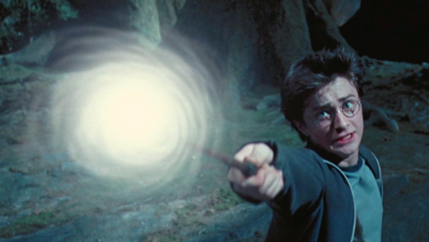 Usado 11 vezes na saga, o Expecto Patronum Ã© um dos mais amados pelos fÃ£s. Sua principal funÃ§Ã£o Ã© espantar Dementadores e outras forÃ§as malignas atravÃ©s da manifestaÃ§Ã£o pura de alegria e de bons sentimentos. 