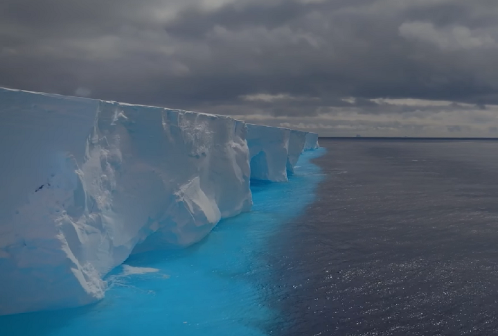 Maior iceberg do mundo vence ‘armadilha’ e se desloca para o norte da Antártida