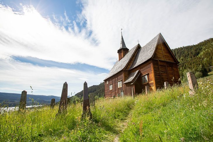 Na Europa, a Noruega se destaca justamente por preservar e estudar essas construções medievais, embora outros países nórdicos também tenham construído igrejas com estilo parecido.