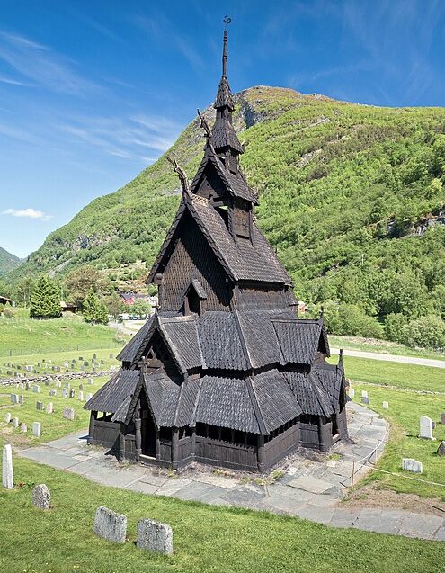 Na construção dessas igrejas, usava-se um sistema inovador na época, no qual colunas de madeira eram colocadas sobre uma base de pedras. 