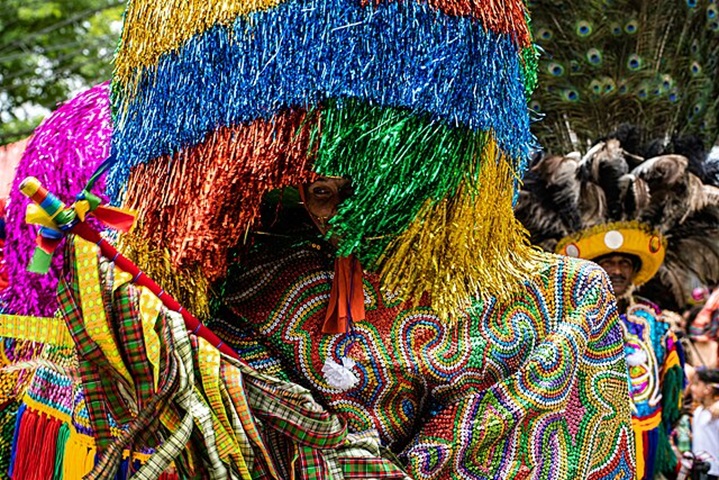 <p>O maracatu também é registrado como forma de expressão e Patrimônio Cultural do Brasil – aprovado pelo Instituto do Patrimônio Histórico e Artístico Nacional (IPHAN).</p>
