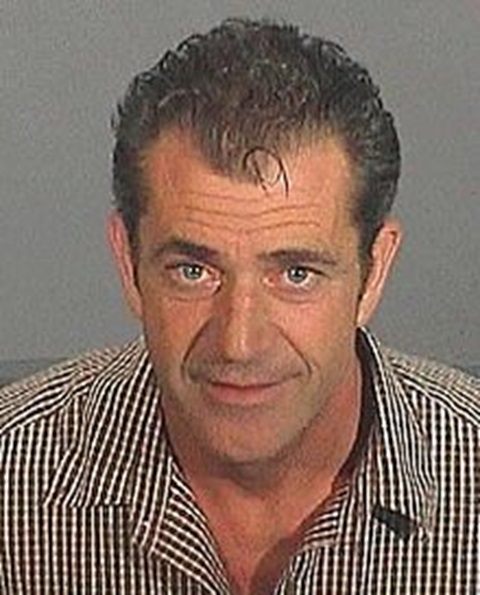 Em 2006, Mel Gibson chegou a ser preso por dirigir em alta velocidade e alcoolizado.  - Domínio Público/Wikimedia Commons
