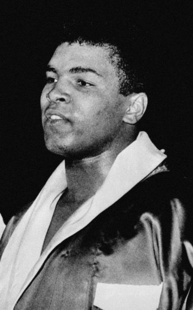 Criou o Muhammad Ali Parkinson Center e foi ativo na luta pela conscientização. Ali faleceu em 2016, mas sua fundação continua a ajudar pacientes até hoje, e sua filha escreveu um livro infantil sobre a doença.-Domínio Público/Wikimedia Commons