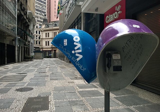 Adeus aos orelhões: telefones públicos começam a ser retirados das ruas do Brasil