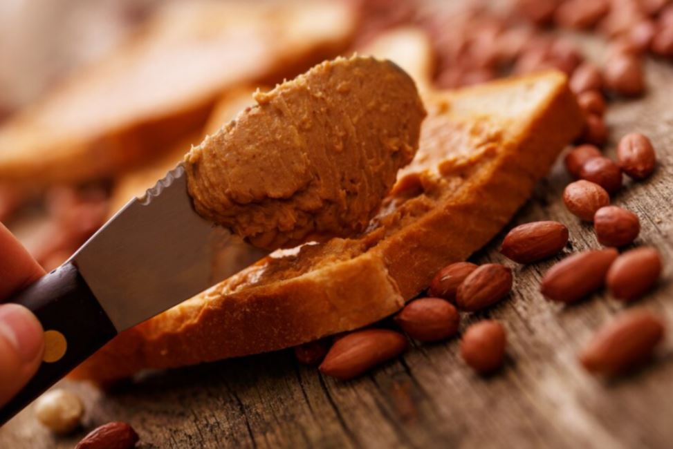 Pasta de Amendoim- Creme à base de amendoim, geralmente sem adição de açúcar. Popular entre frequentadores de academia, é bastante consumido nos EUA. Cerca de 180 calorias a cada 2 colheres de sopa. Fonte de proteínas e fibras, a pasta pode ser usada em diversas receitas.
