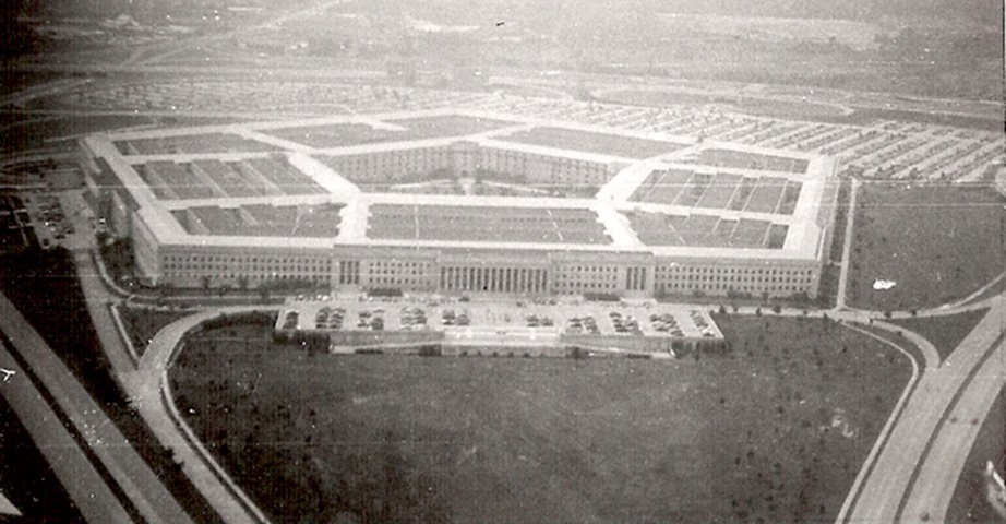 O dia 11 de setembro marca o início da construção do Pentágono. Foi em 1941 e as obras duraram 16 meses. O prédio foi inaugurado em 15 de janeiro de 1943. 