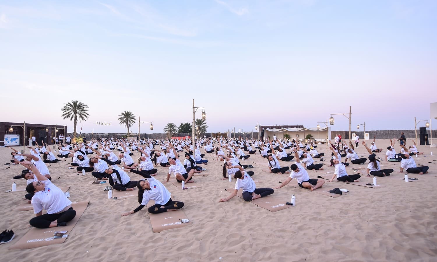 O encontro aconteceu no Al Lisaili Camp, no deserto de Dubai, nos Emirados Árabes Unidos. Foi a aula de ioga com maior variedade de nacionalidades da história, ultrapassando o recorde anterior, que tinha sido de 135 nacionalidades diferentes, no gramado da sede da ONU, em Nova York, em 2023. 