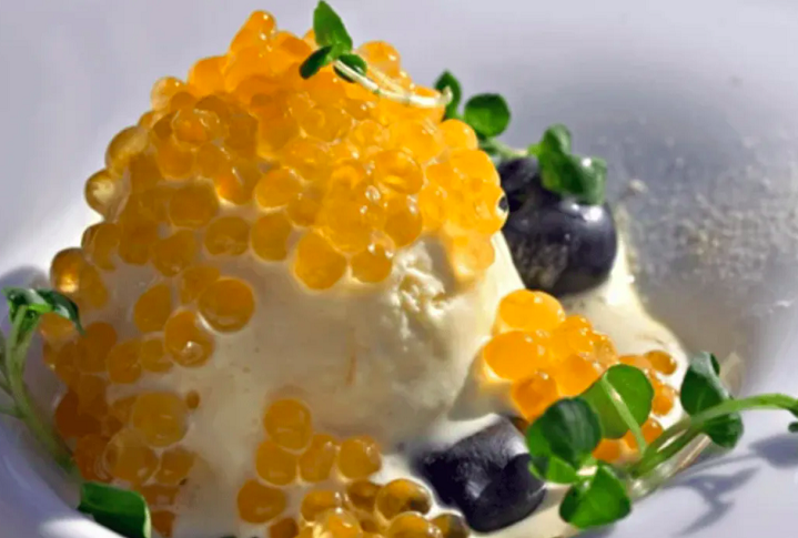 Caviar: A receita mistura creme de baunilha com ovas de peixe. O sabor é muito popular na França e no Japão. Alguns lugares tem até a opção de salmão defumado...-divulgação