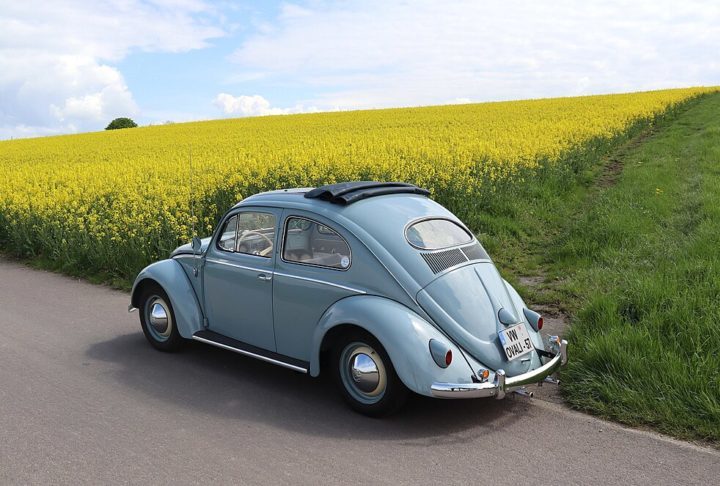 Embora tenha sido projetado antes, o Fusca só começou a ser produzido na Alemanha em 1938, mas sua produção foi interrompida durante a Segunda Guerra Mundial.  - wikimedia commons Palauenc05