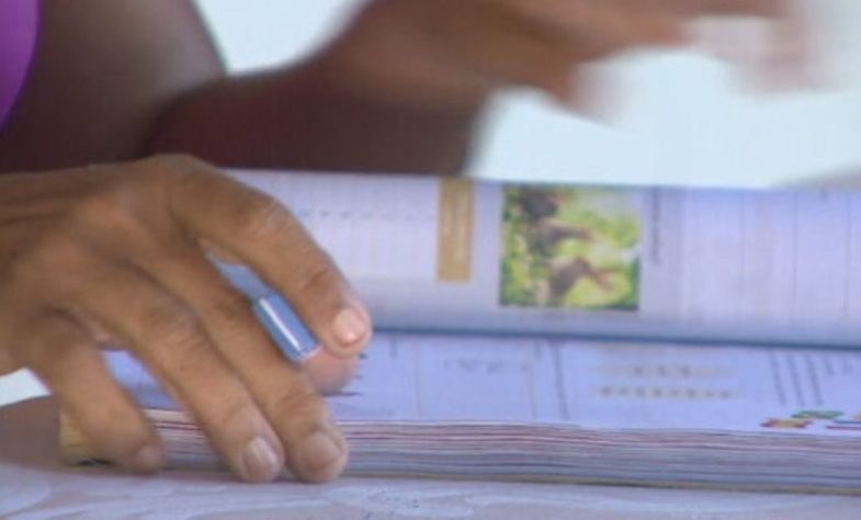 apagadora de livros renova material escolar e cobra pelo serviço