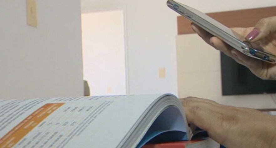 apagadora de livros renova material escolar e cobra pelo serviço