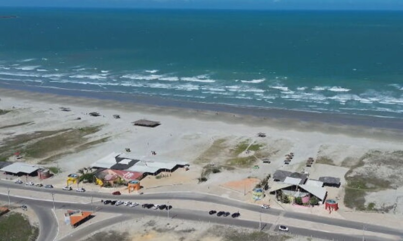 A prefeitura de LuÃ­s Correia informou que uma portaria municipal proÃ­be o trÃ¢nsito de veÃ­culos na praia e que existe fiscalizaÃ§Ã£o, com ajuda do ICMBio e da PolÃ­cia Militar. Mas, ainda assim, pessoas aproveitam os perÃ­odos sem fiscais para burlar as normas.