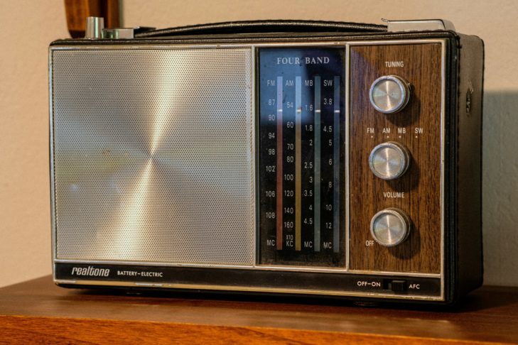 A partir da dÃ©cada de 1930, o rÃ¡dio foi fundamental para a divulgaÃ§Ã£o do samba por todo o Brasil. E nomes de peso difundiram o gÃªnero com criaÃ§Ãµes que se tornaram antolÃ³gicas na cultura nacional. 