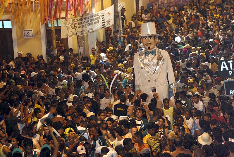 O bloco carnavalesco O Homem da Meia-Noite, que desfila na cidade alta, é o mais conhecido de Olinda e conta com um dos bonecos mais antigos da cidade.  - Antônio Cruz/Agência Brasil