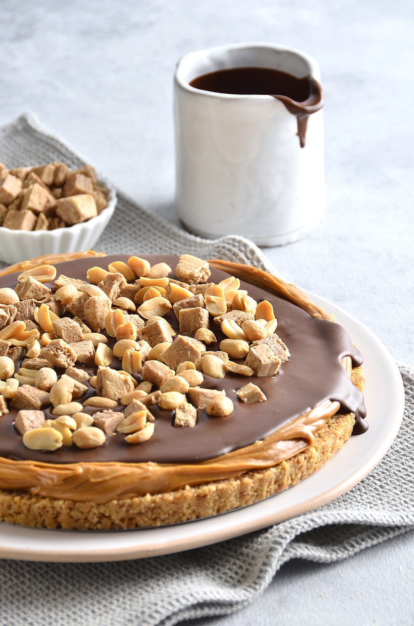 Amendoim para Confeitar- Amendoins moÃ­dos ou em pedaÃ§os sÃ£o usados no preparo de bolos e tortas.  VersÃ¡til e saboroso , dÃ£o um toque especial e refinado na decoraÃ§Ã£o de sobremesas. 