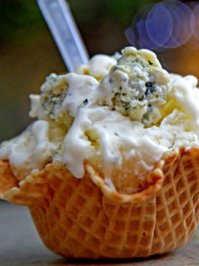 Gorgonzola: Quem curtiu a ideia do Parmesão vai embarcar nessa também. O chef brasileiro Eduardo Guedes incluiu em sua sorveteria uma opção de sorvete feito com queijo gorgonzola.