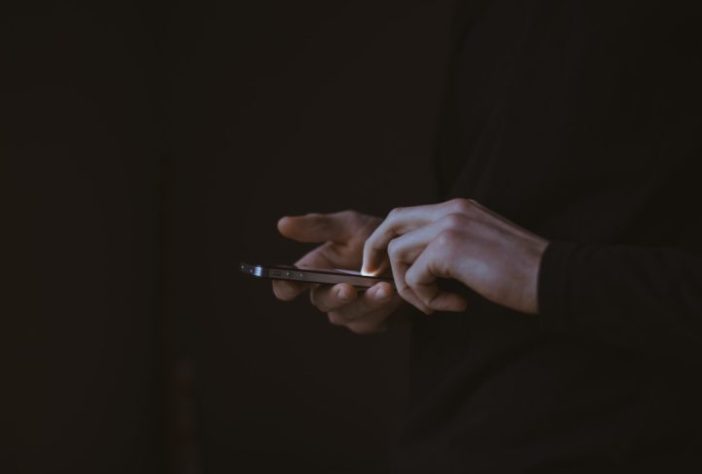 Celular, smartphone — Gilles Lambert/Unsplash